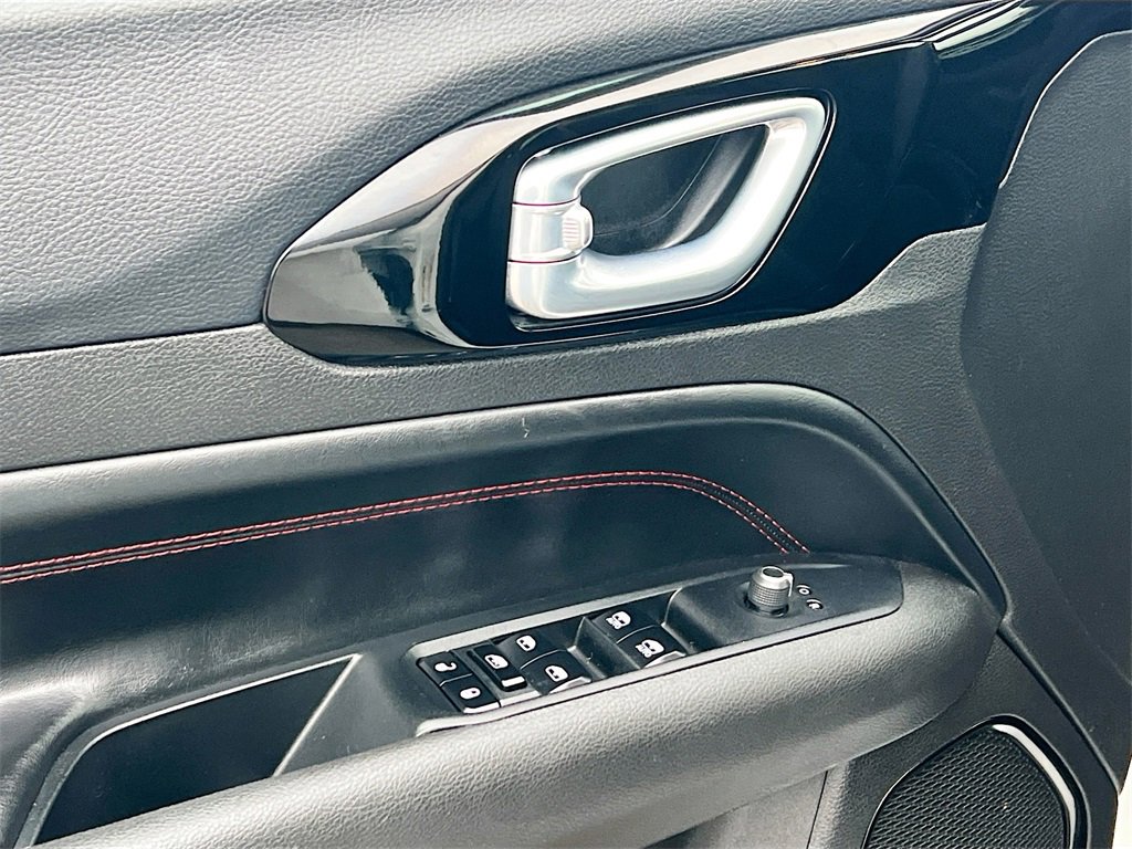 Used 2024 Jeep Compass Trailhawk image 17