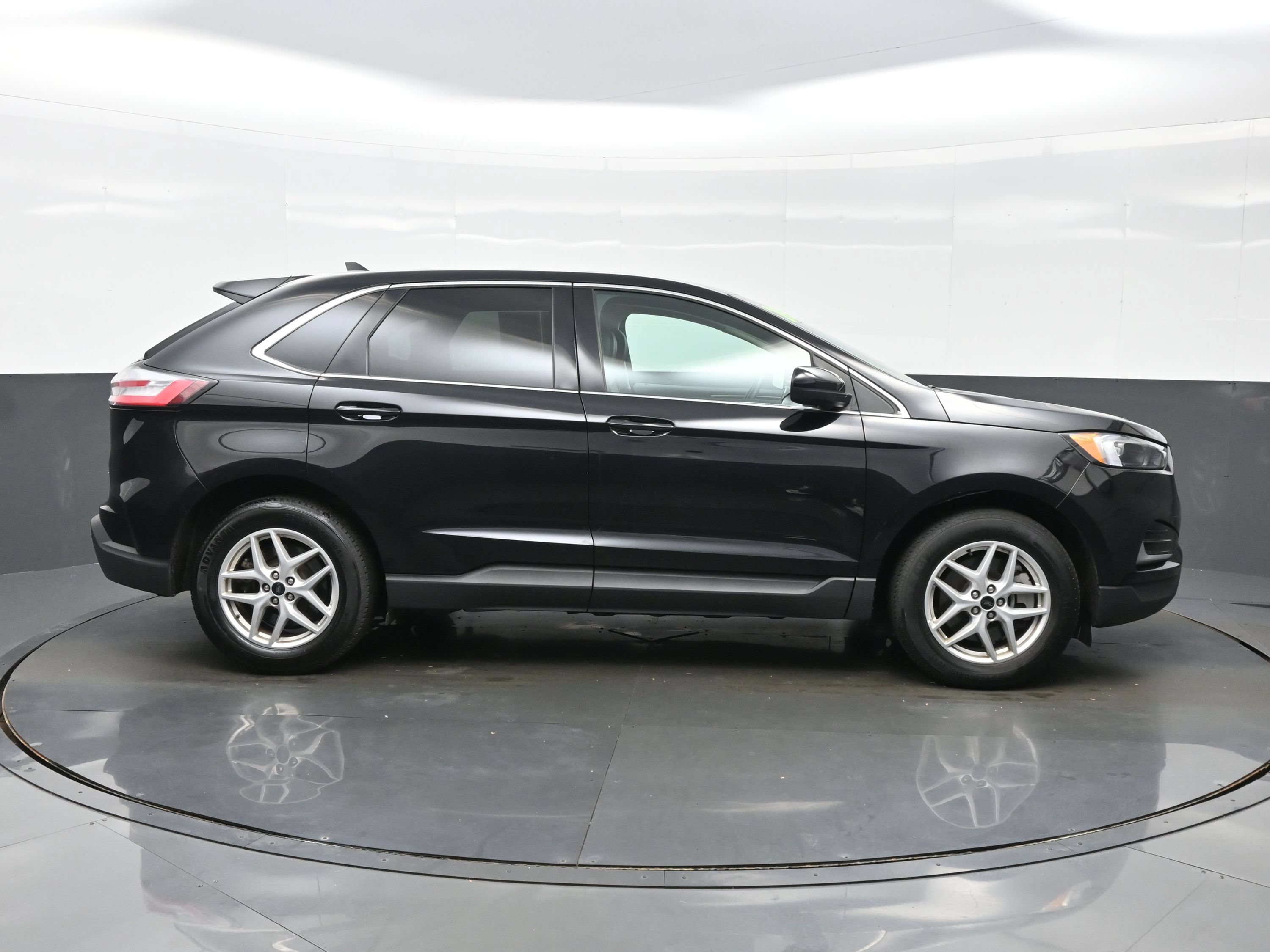 Used 2024 Ford Edge SEL AWD/4WD image 7