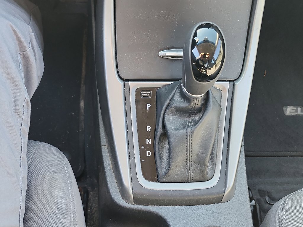 Used 2015 Hyundai Elantra SE image 19