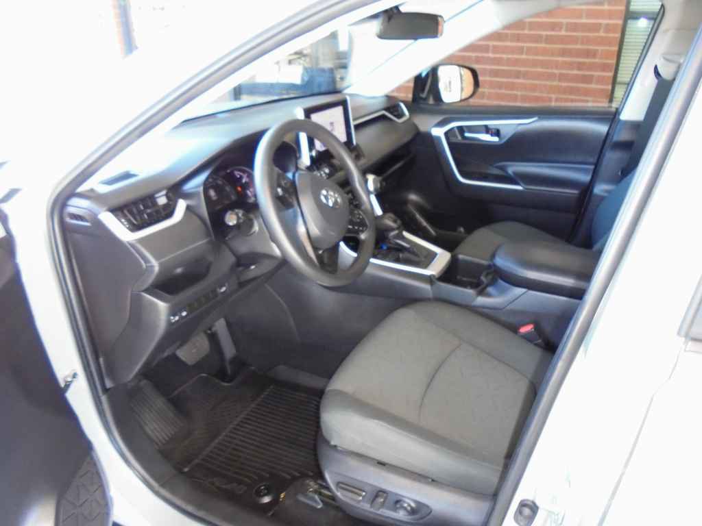 Used 2023 Toyota RAV4 XLE w/ Convenience Package image 7