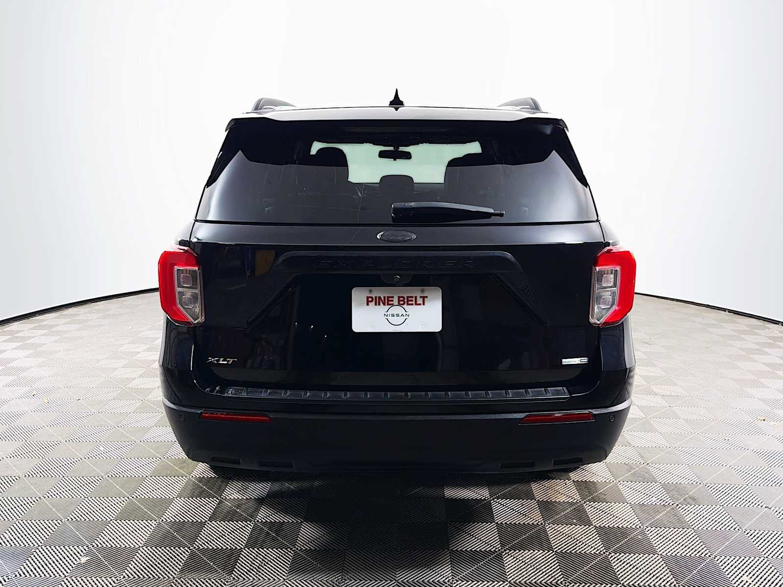 Used 2020 Ford Explorer XLT image 5