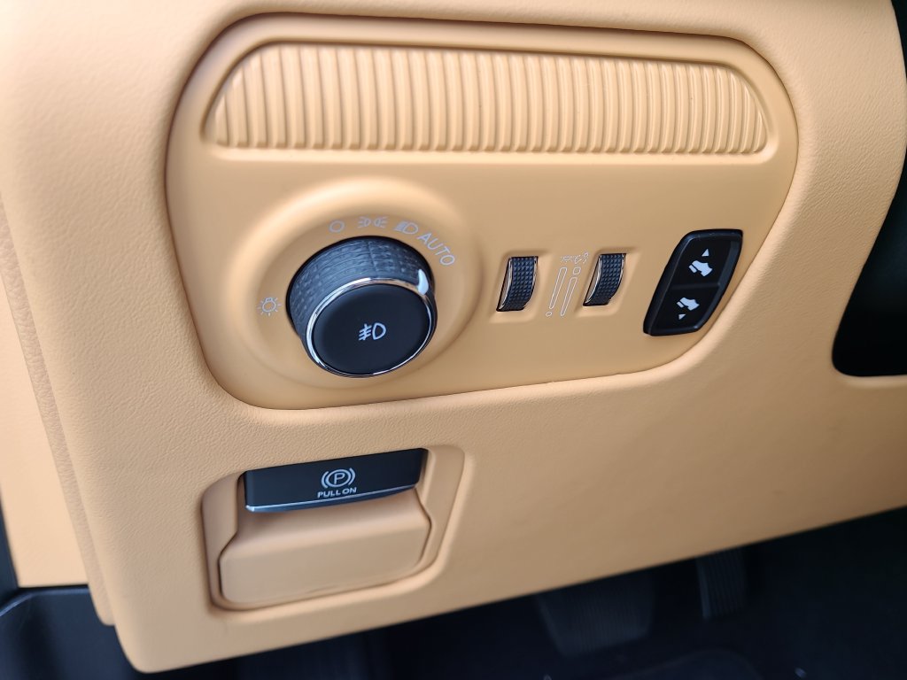 Used 2024 Jeep Grand Wagoneer Series III AWD/4WD image 19
