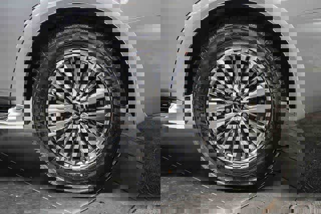 Used 2021 Nissan Armada SL w/ Captain's Chairs Package image 10