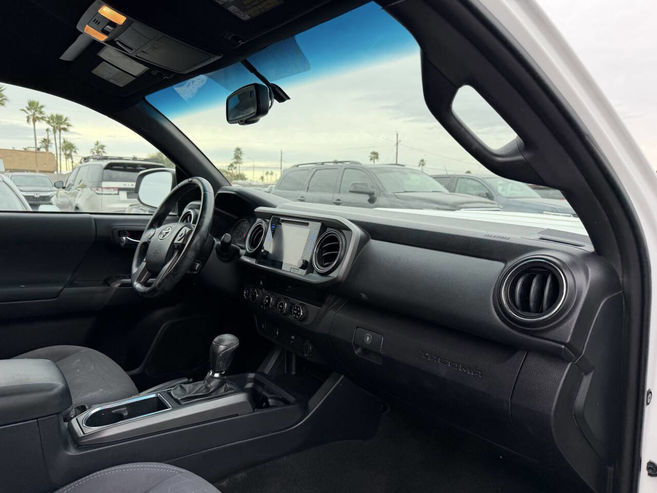 Used 2017 Toyota Tacoma TRD Sport w/ Tow Package image 28