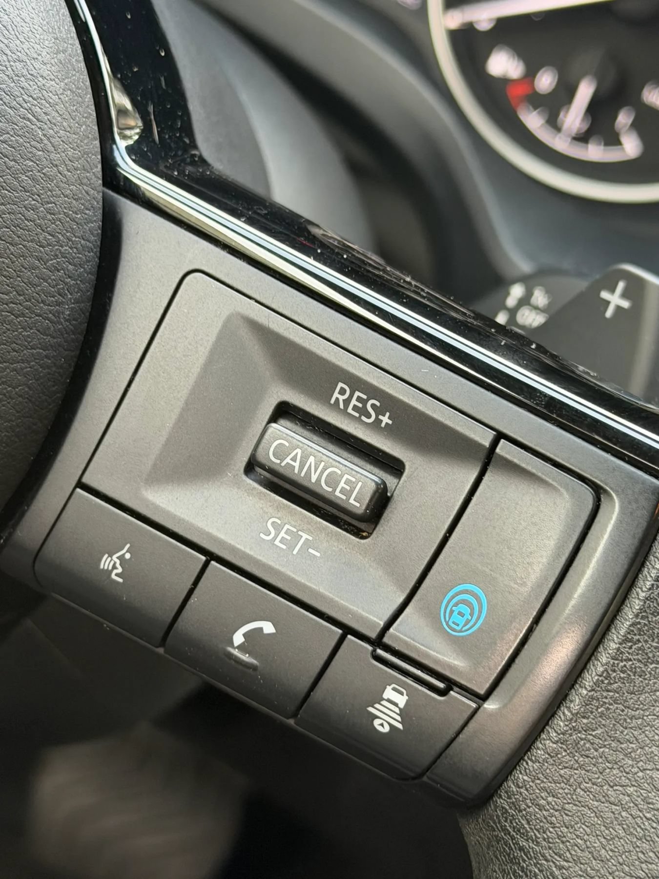 Used 2022 Nissan Rogue SV FWD image 16