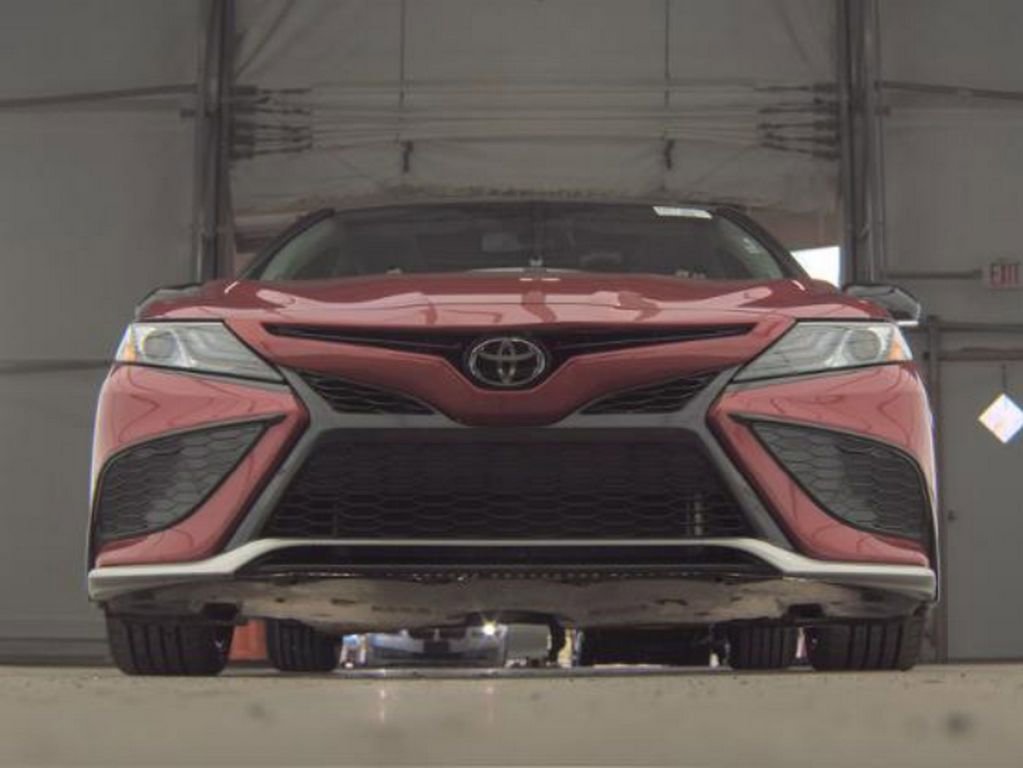 Used 2023 Toyota Camry XSE FWD image 3