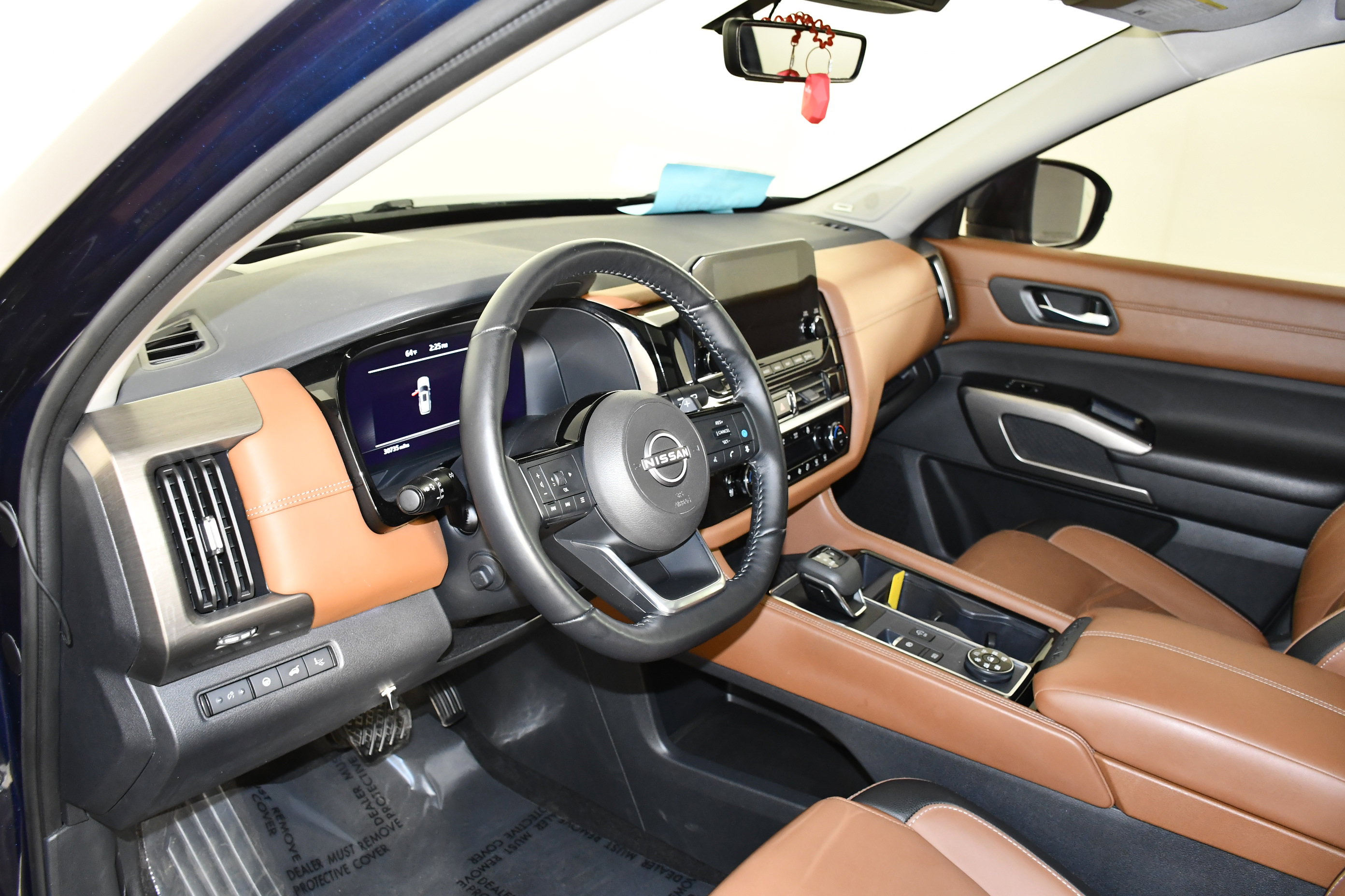 Used 2023 Nissan Pathfinder Platinum image 40