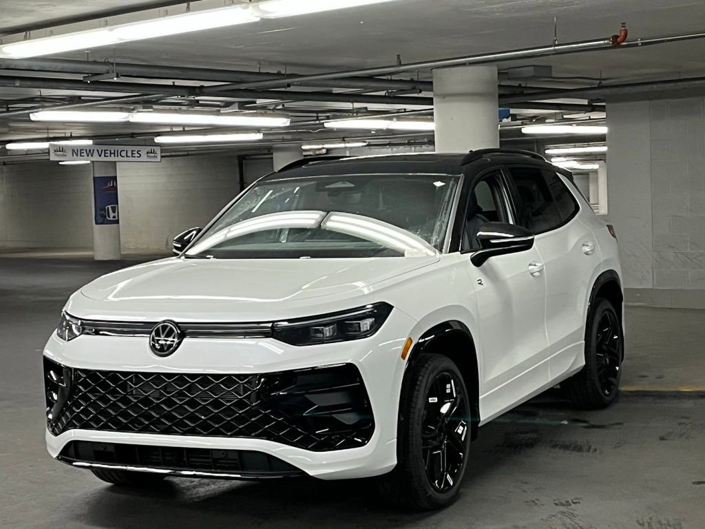 New 2026 Volkswagen Tiguan SE R-Line image 3