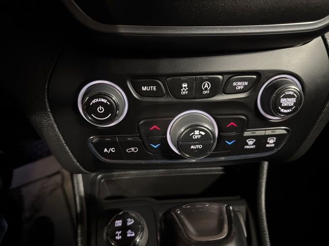 Used 2022 Jeep Cherokee Trailhawk w/ Premium Leather Package image 25