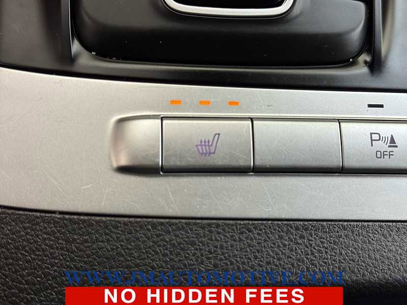 Used 2024 Kia Carnival LX image 40