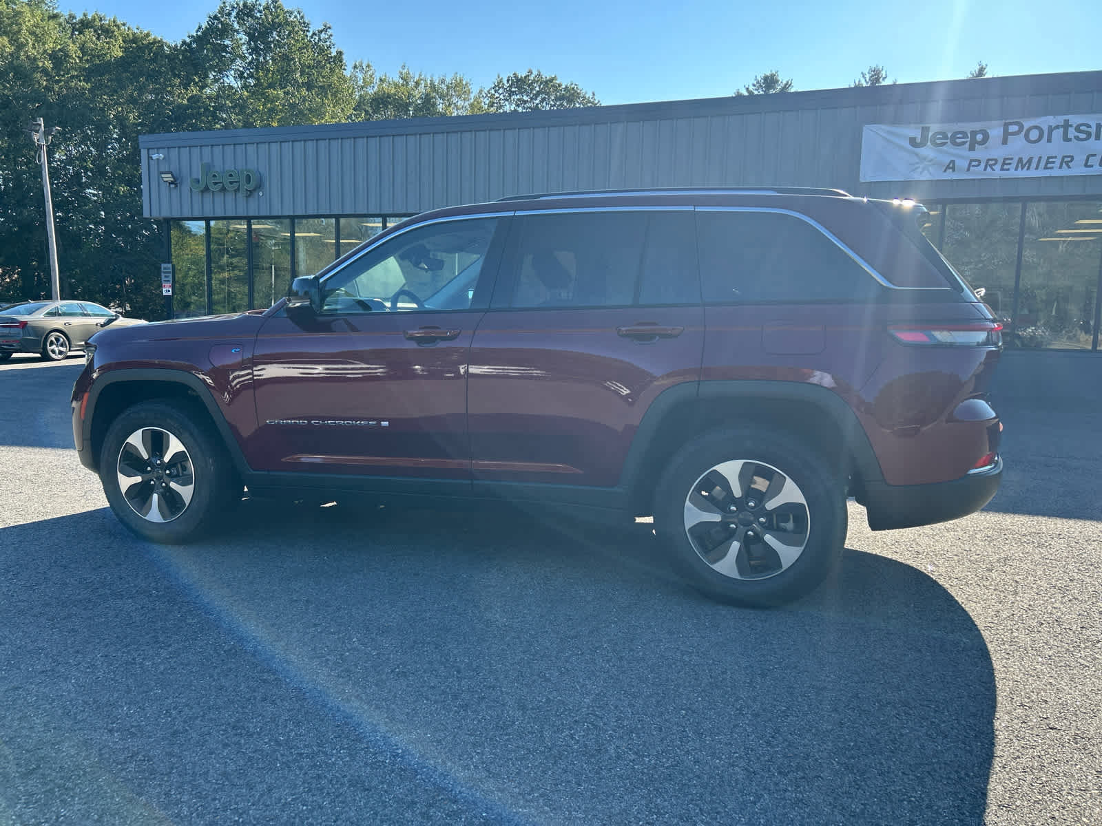 Used 2023 Jeep Grand Cherokee 4WD 4xe image 12