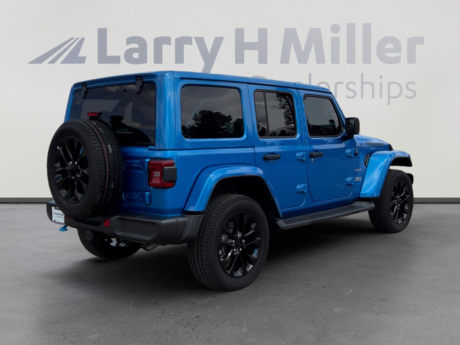 Used 2023 Jeep Wrangler Sahara w/ Cold Weather Group image 6