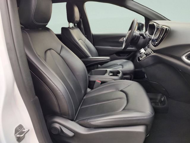 Used 2025 Chrysler Pacifica Select FWD image 28