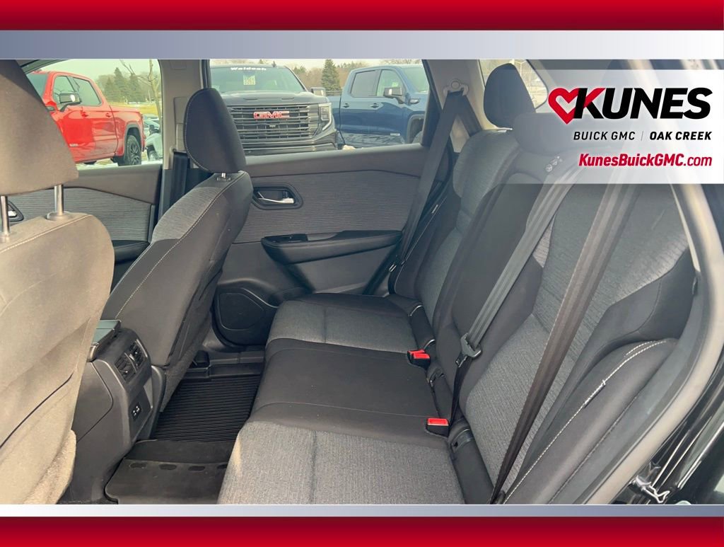 Used 2022 Nissan Rogue SV image 9