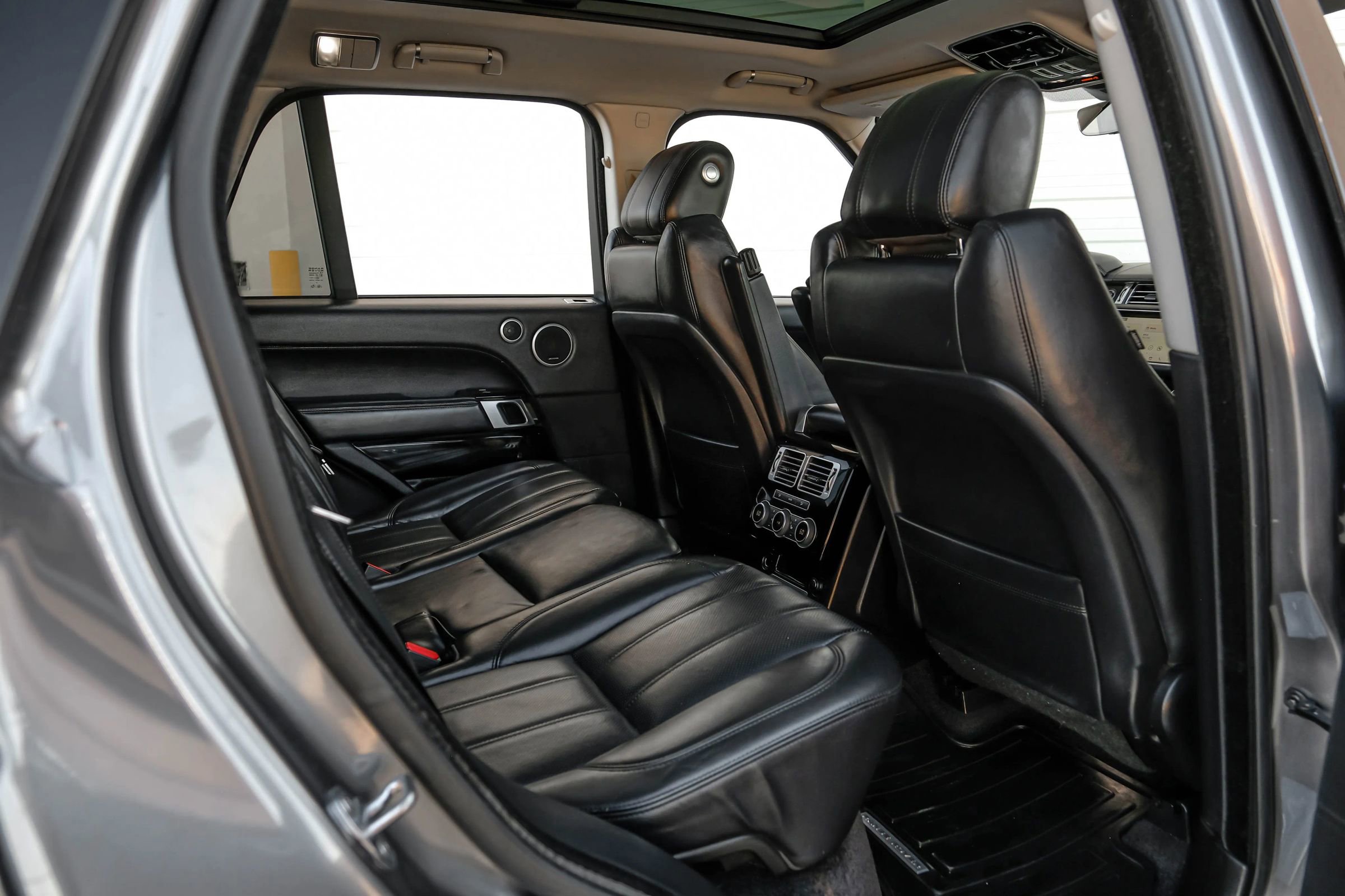 Used 2017 Land Rover Range Rover HSE AWD/4WD image 37
