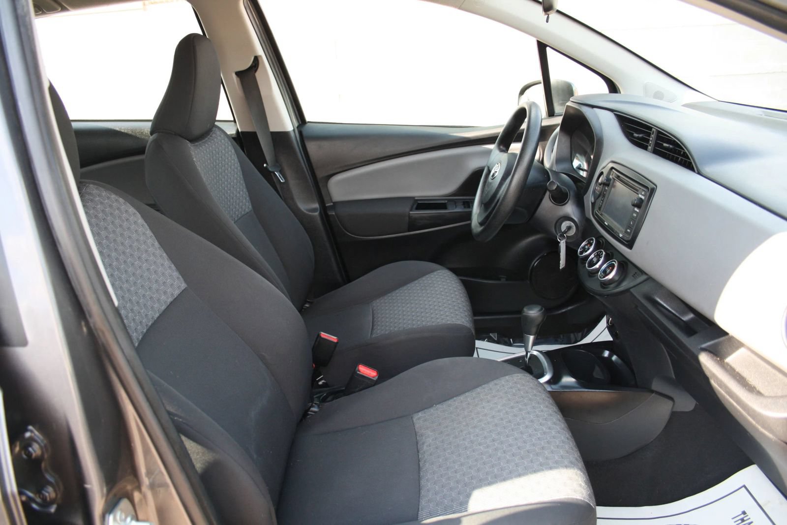 Used 2015 Toyota Yaris L FWD image 8