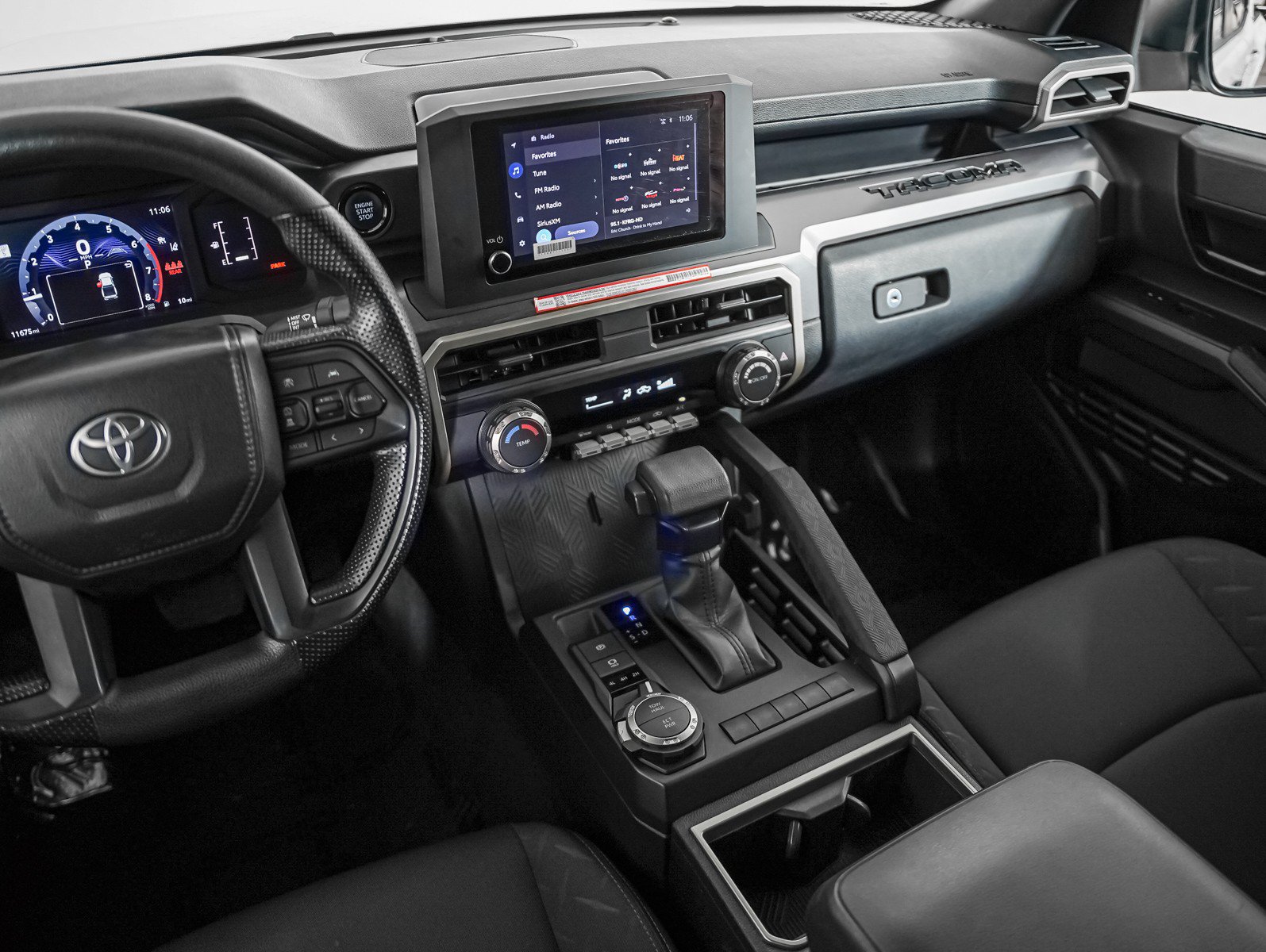 Used 2025 Toyota Tacoma SR5 AWD/4WD image 17