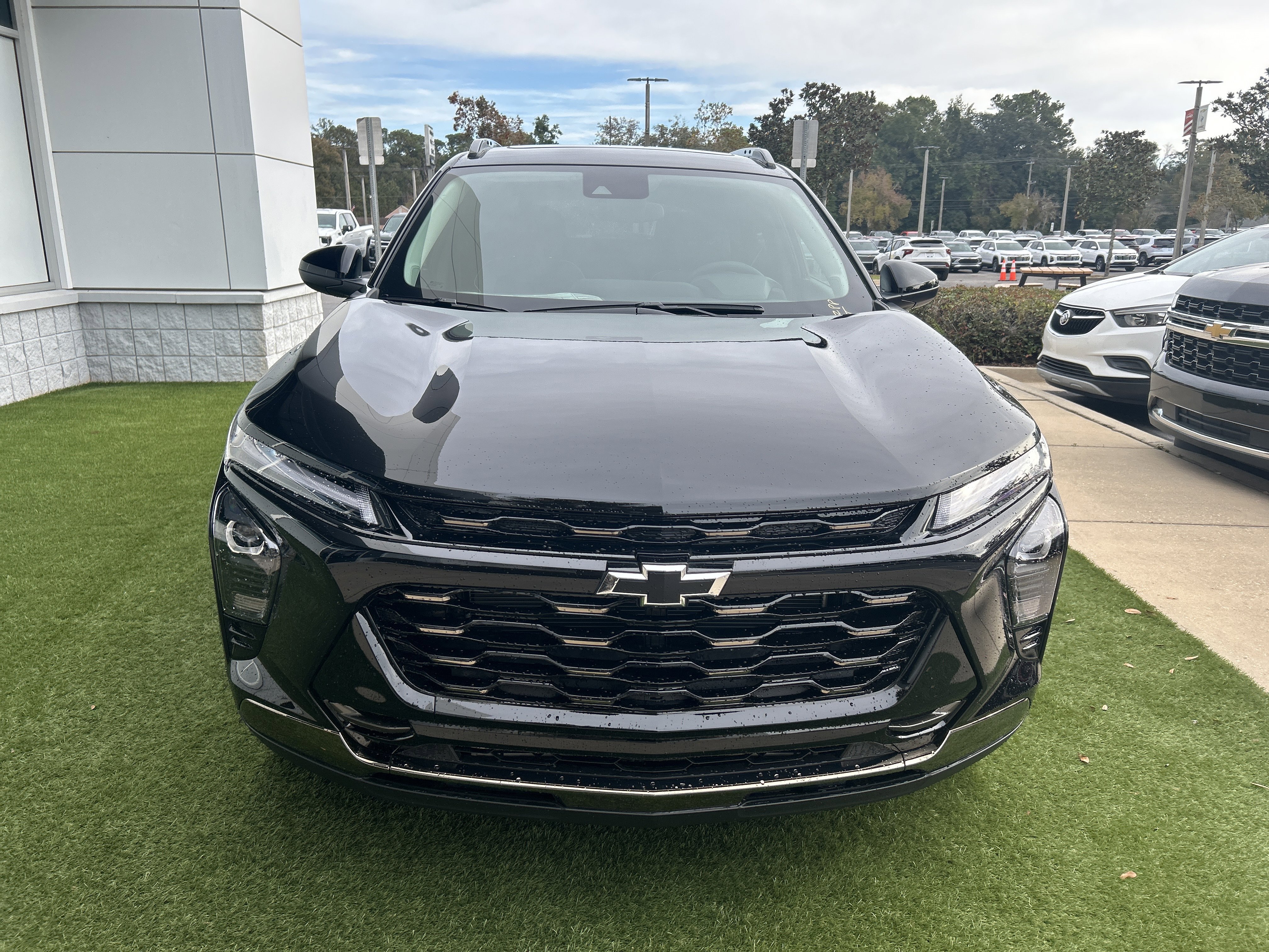 New 2025 Chevrolet Trax ACTIV w/ Sunroof Package image 2