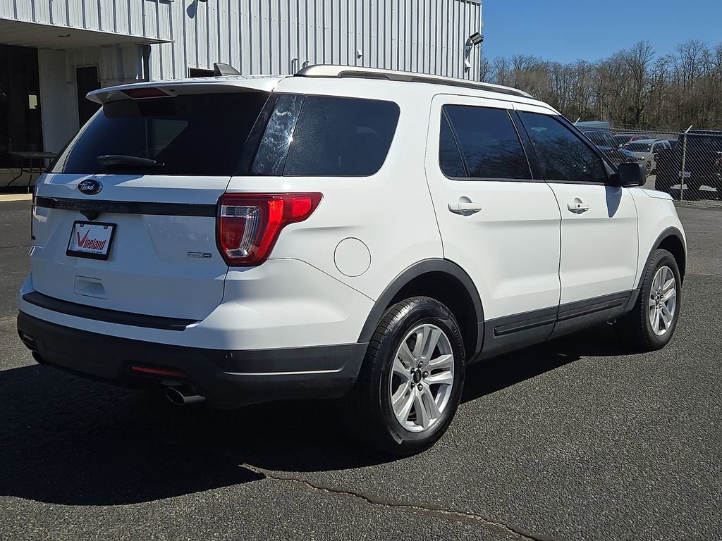 Used 2019 Ford Explorer XLT image 6