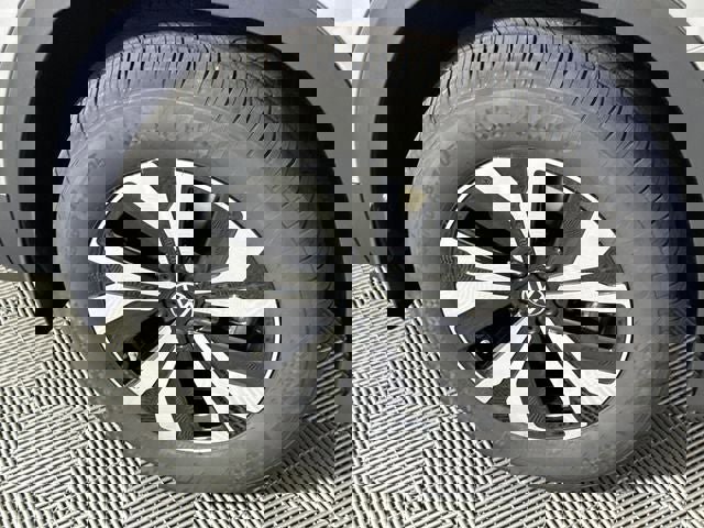 New 2026 Volkswagen Atlas Cross Sport SE image 9