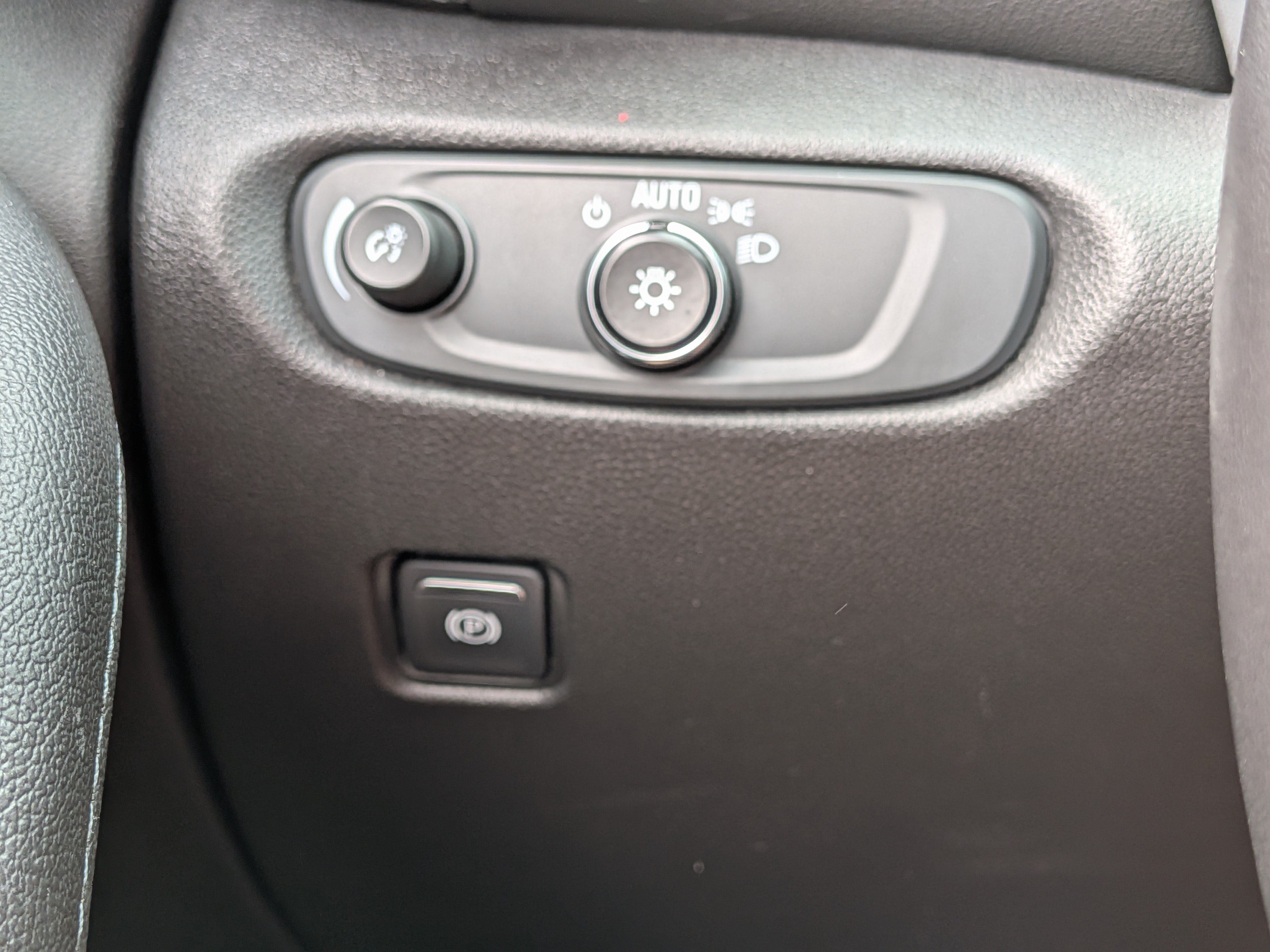 Used 2019 Chevrolet Blazer LT FWD image 23