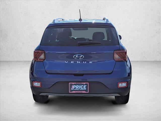 Used 2023 Hyundai Venue Limited image 6