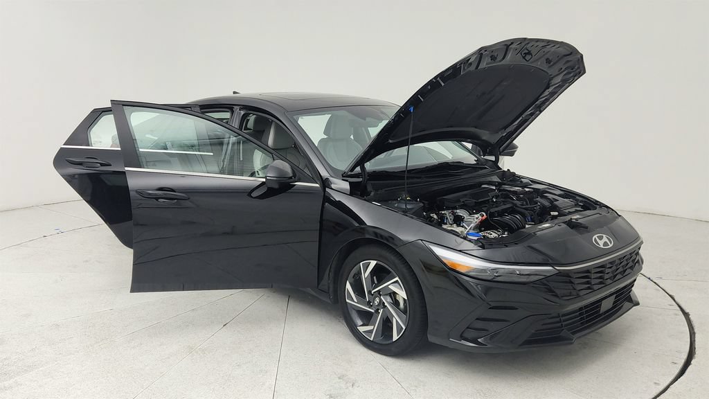 Used 2024 Hyundai Elantra Limited FWD image 9