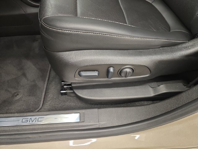 Used 2022 GMC Acadia SLT w/ Technology Package AWD/4WD image 38