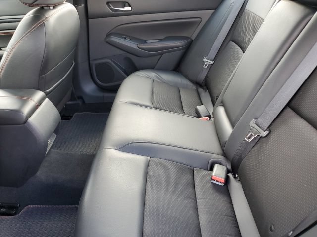 Used 2022 Nissan Altima 2.5 SR FWD image 9