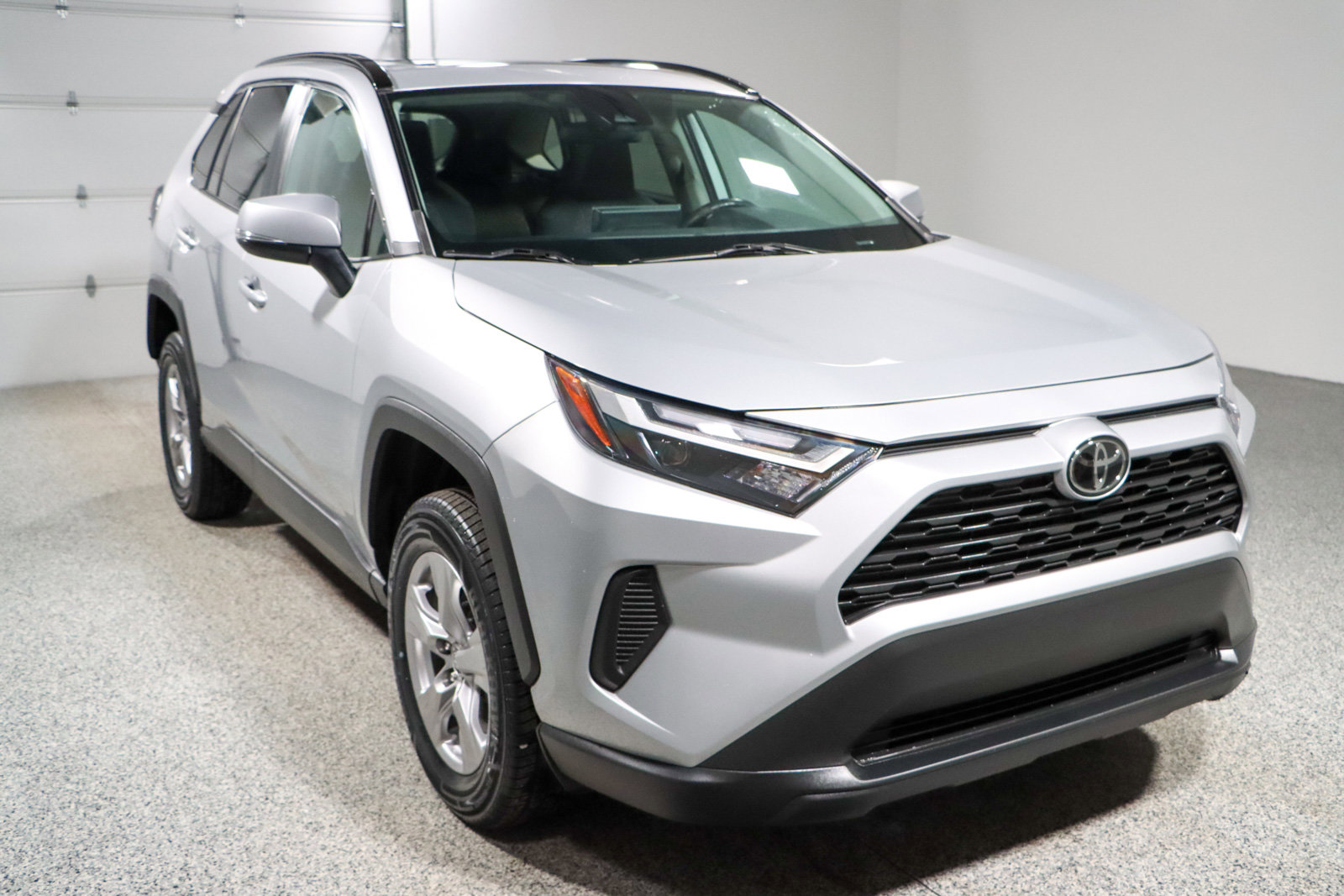 Used 2023 Toyota RAV4 XLE image 5