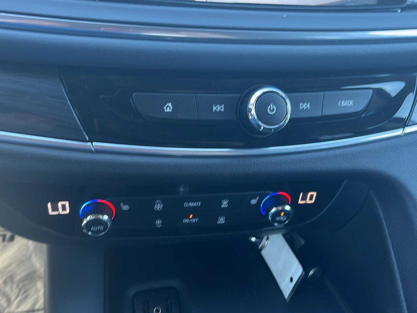 Used 2019 Buick Enclave Essence AWD/4WD image 15