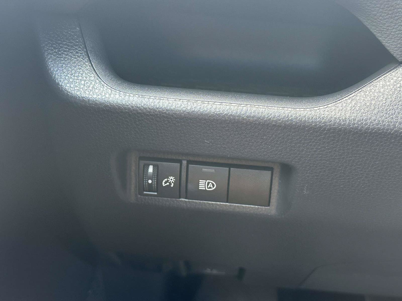 Used 2025 Toyota RAV4 XLE FWD image 21