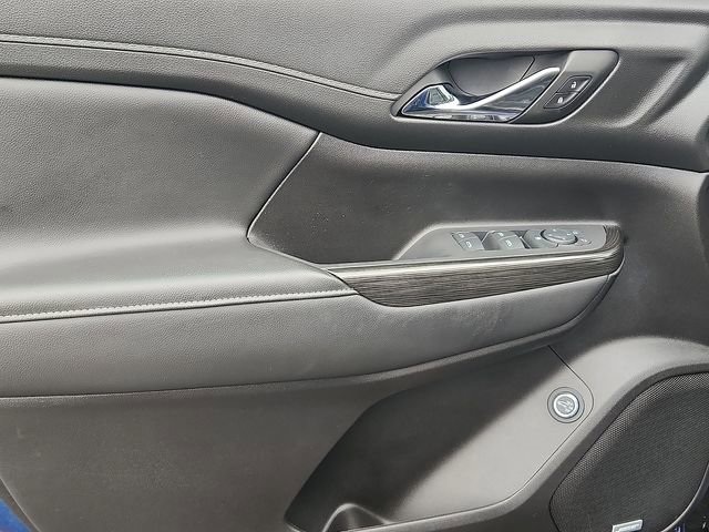 Certified 2023 GMC Acadia SLT w/ Elevation Edition image 12