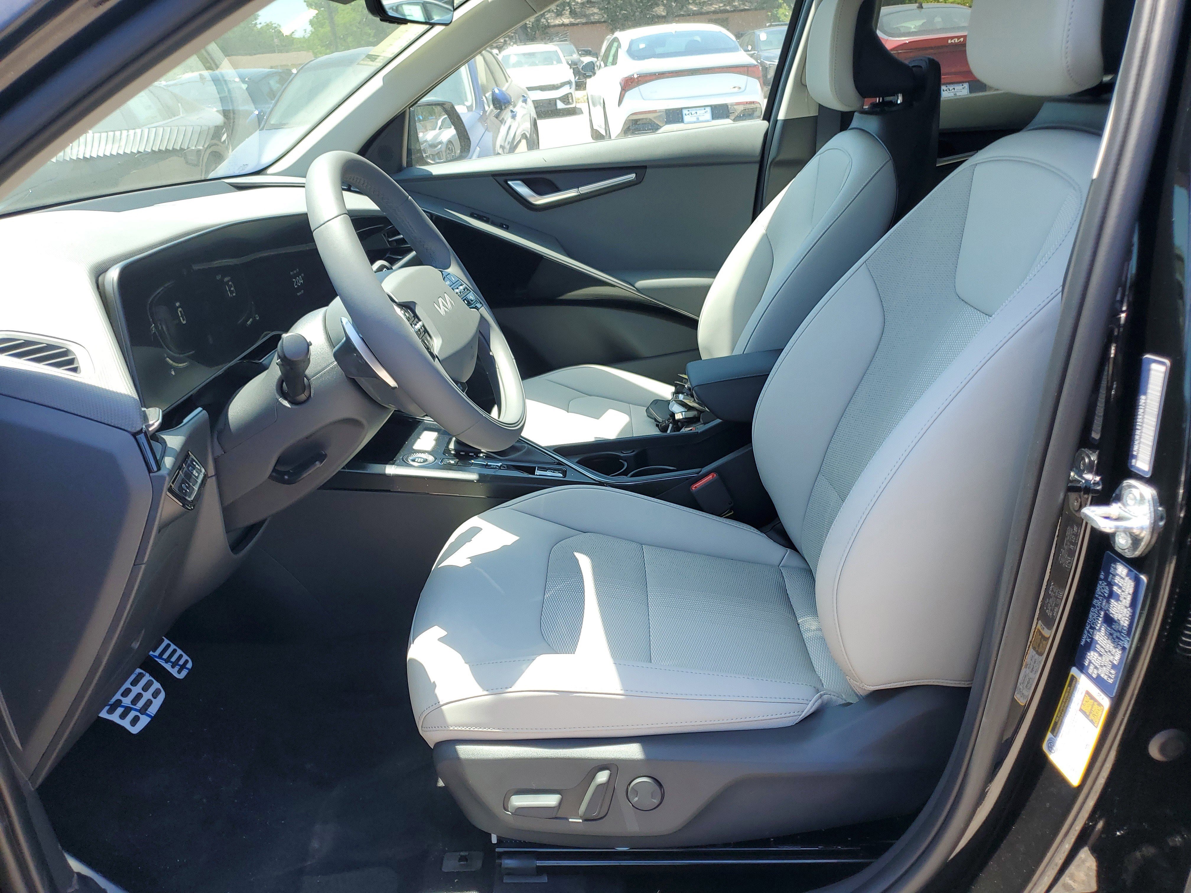 New 2025 Kia Niro EX Touring image 11