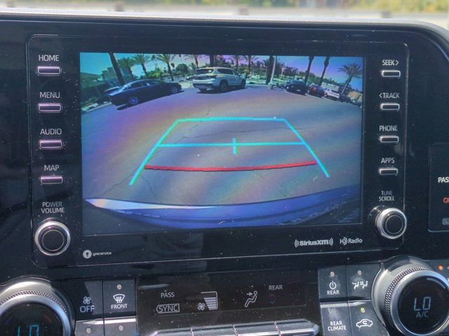 Used 2021 Toyota Highlander XLE AWD/4WD image 22