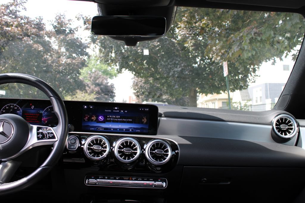 Used 2025 Mercedes-Benz CLA 250 image 32