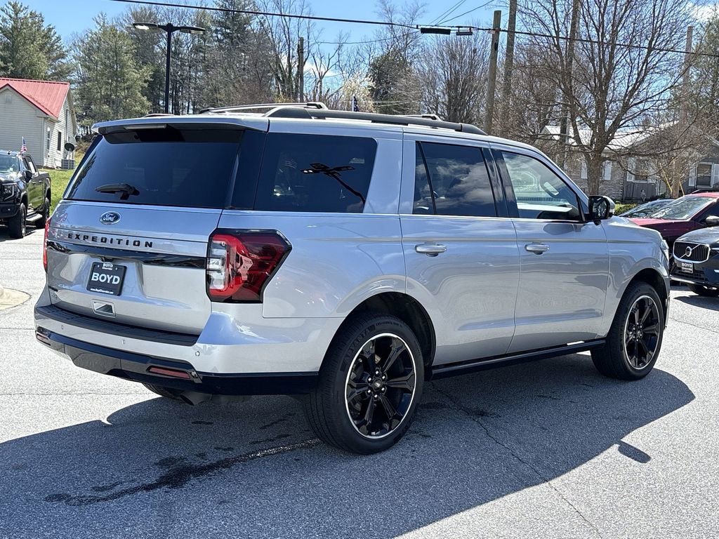 Used 2023 Ford Expedition Limited image 10