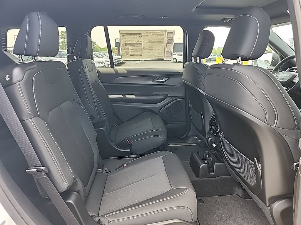 New 2026 Jeep Grand Cherokee L Laredo RWD image 30