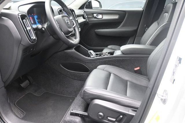 Certified 2025 Volvo XC40 B5 Ultra AWD/4WD image 17