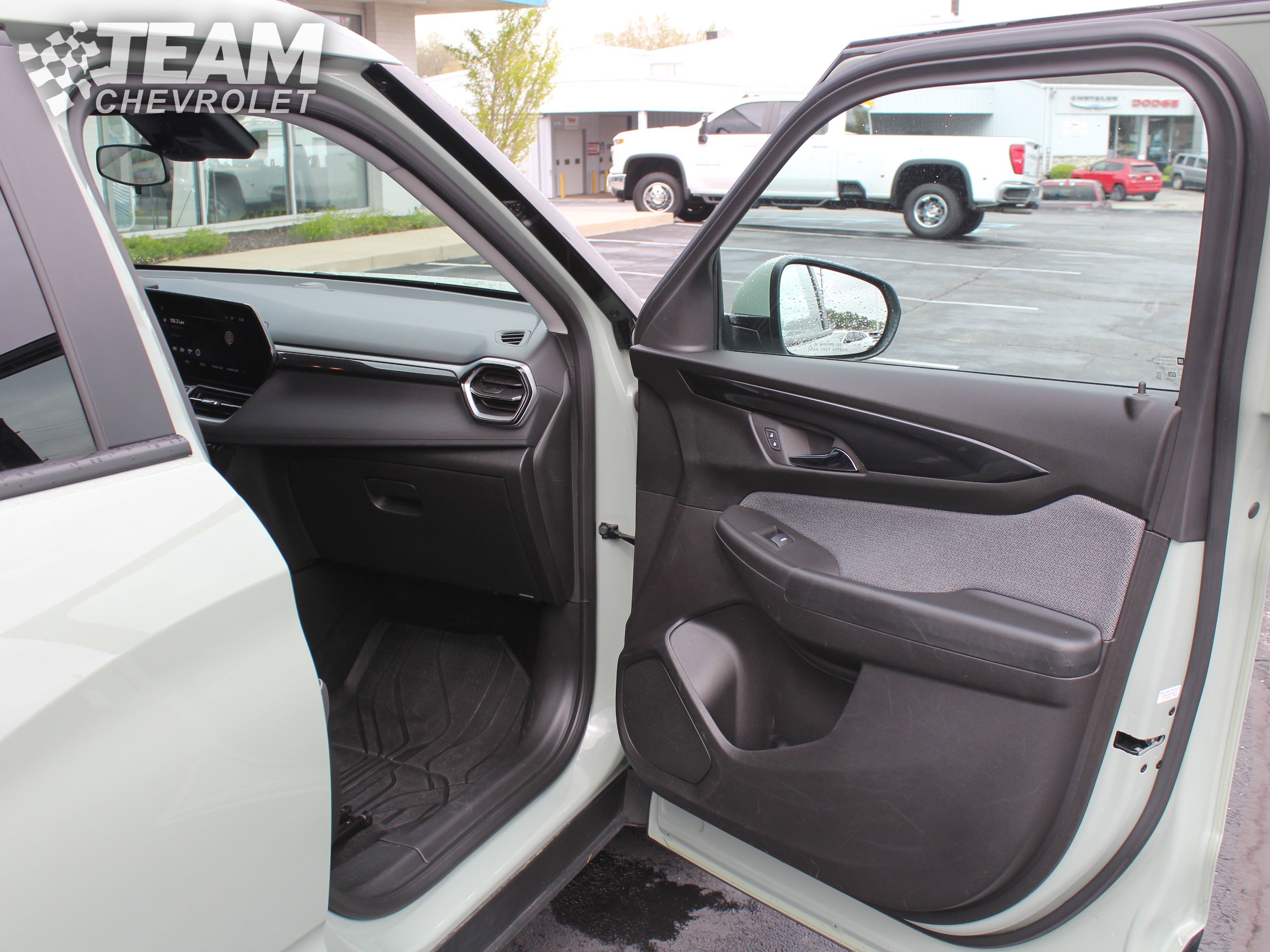 Used 2025 Chevrolet TrailBlazer LT FWD image 26