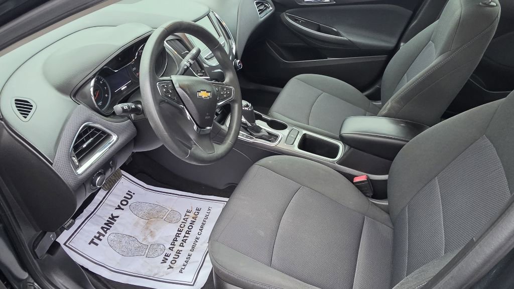 Used 2018 Chevrolet Cruze LT FWD image 9