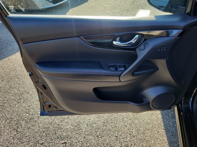 Used 2022 Nissan Rogue Sport SL w/ Premium Package FWD image 16