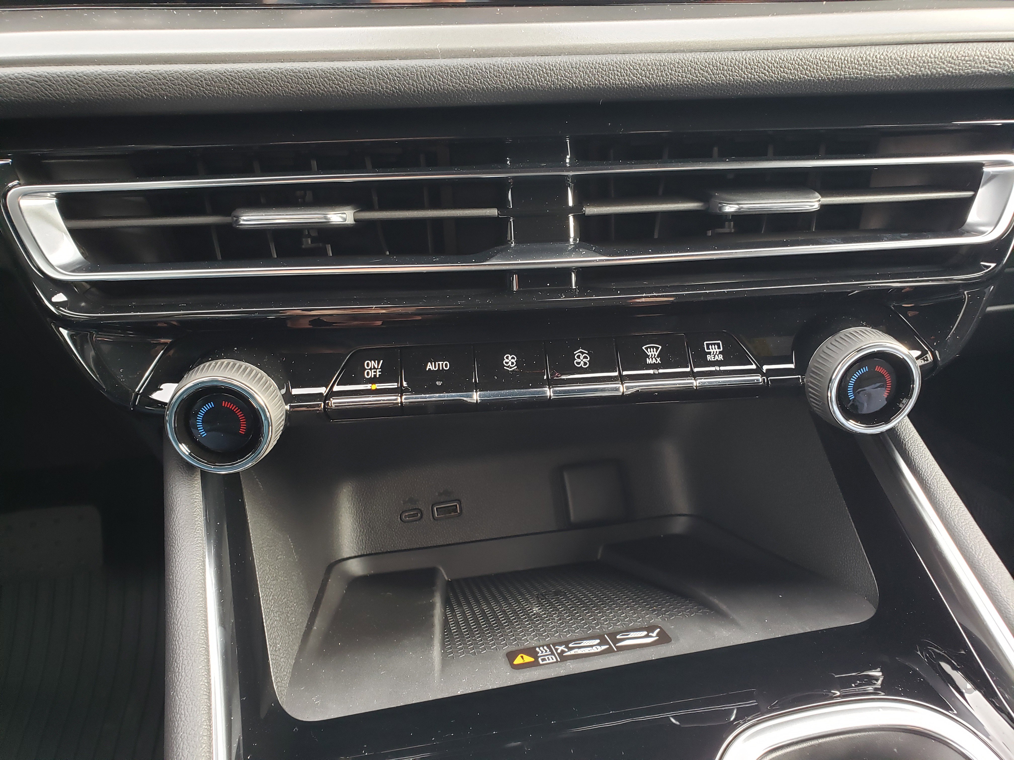 New 2026 Chevrolet Traverse LT w/ Midnight/Sport Edition image 24