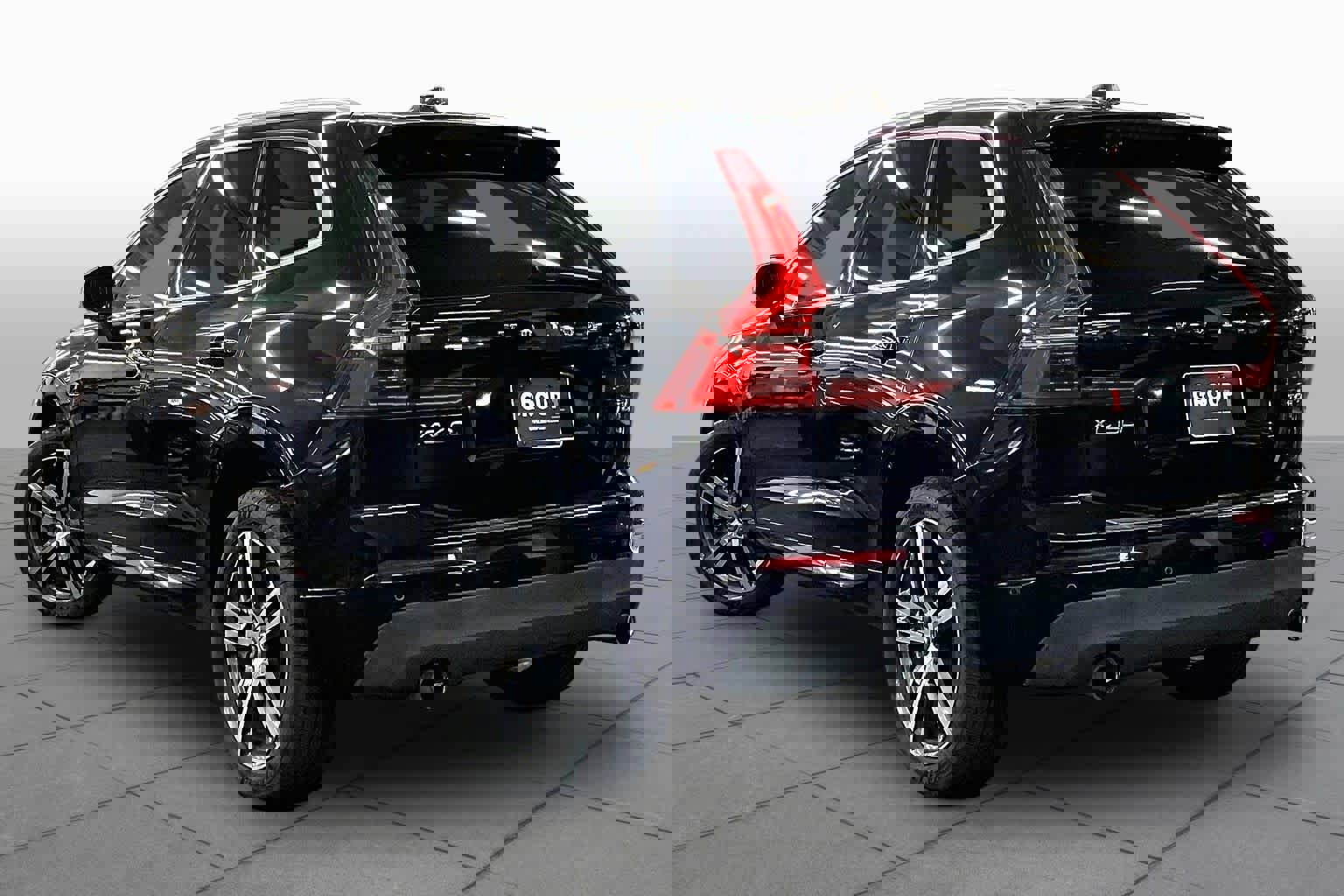 Used 2019 Volvo XC60 T8 Momentum w/ Advanced Package image 11