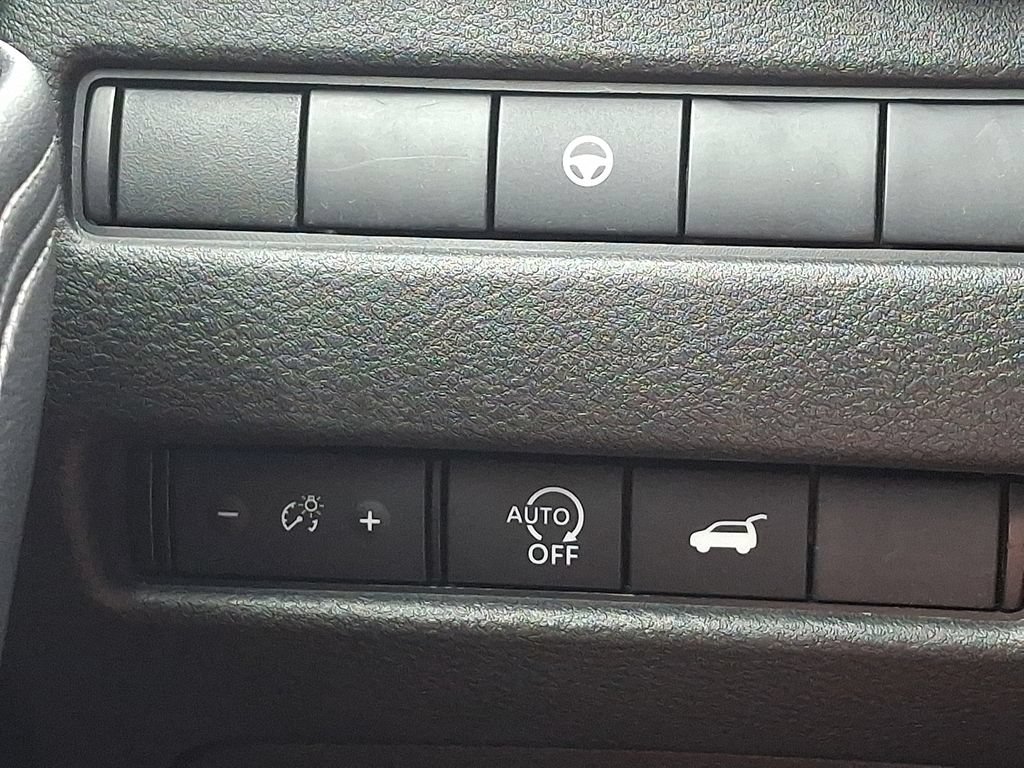 Used 2025 Nissan Rogue SV AWD/4WD image 22