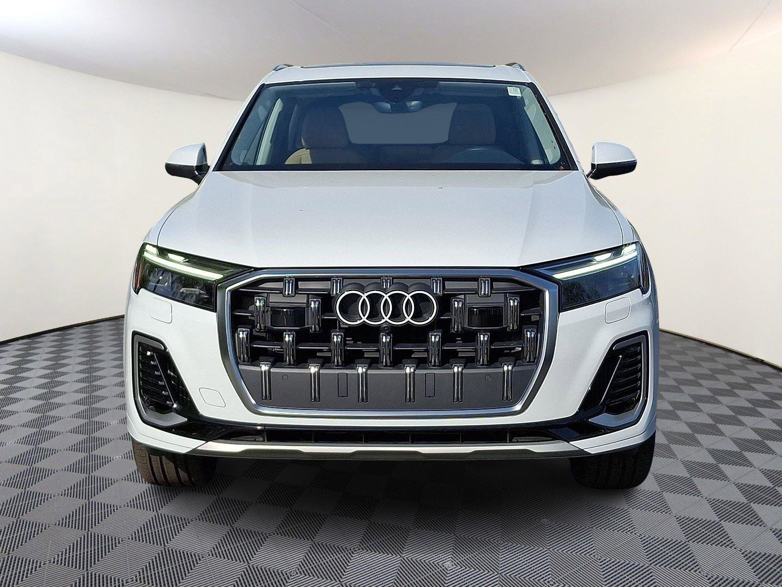 Used 2025 Audi Q7 3.0T Premium Plus w/ Premium Plus Package AWD/4WD image 2