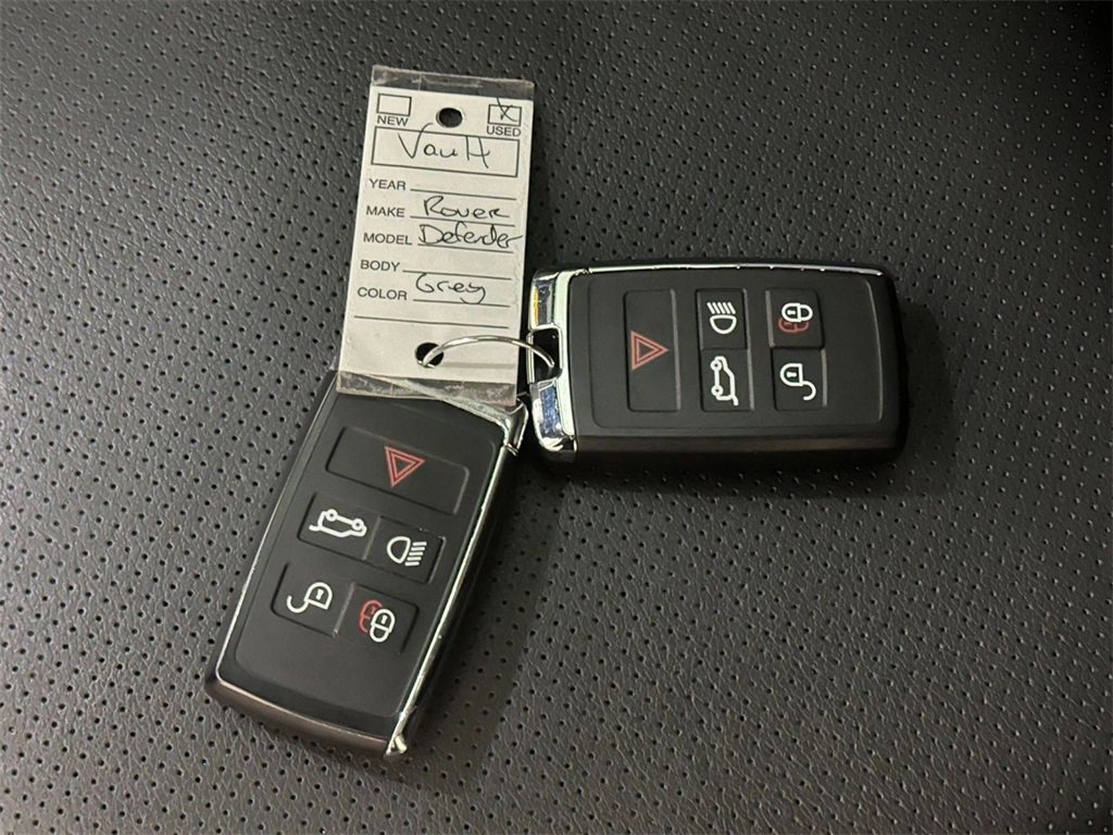 Used 2024 Land Rover Defender 130 S image 32