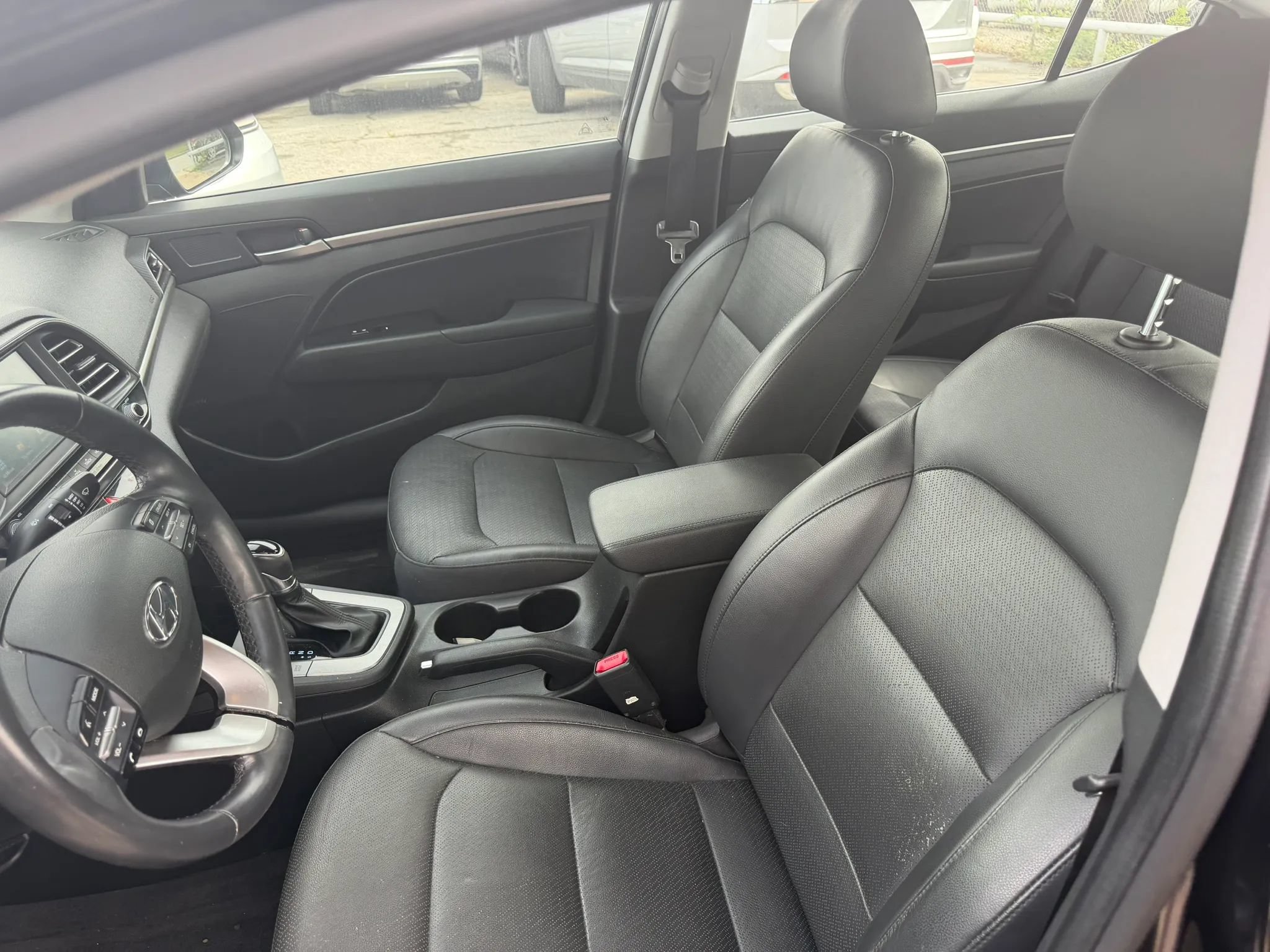 Used 2020 Hyundai Elantra Limited w/ Winter Weather Package FWD image 9