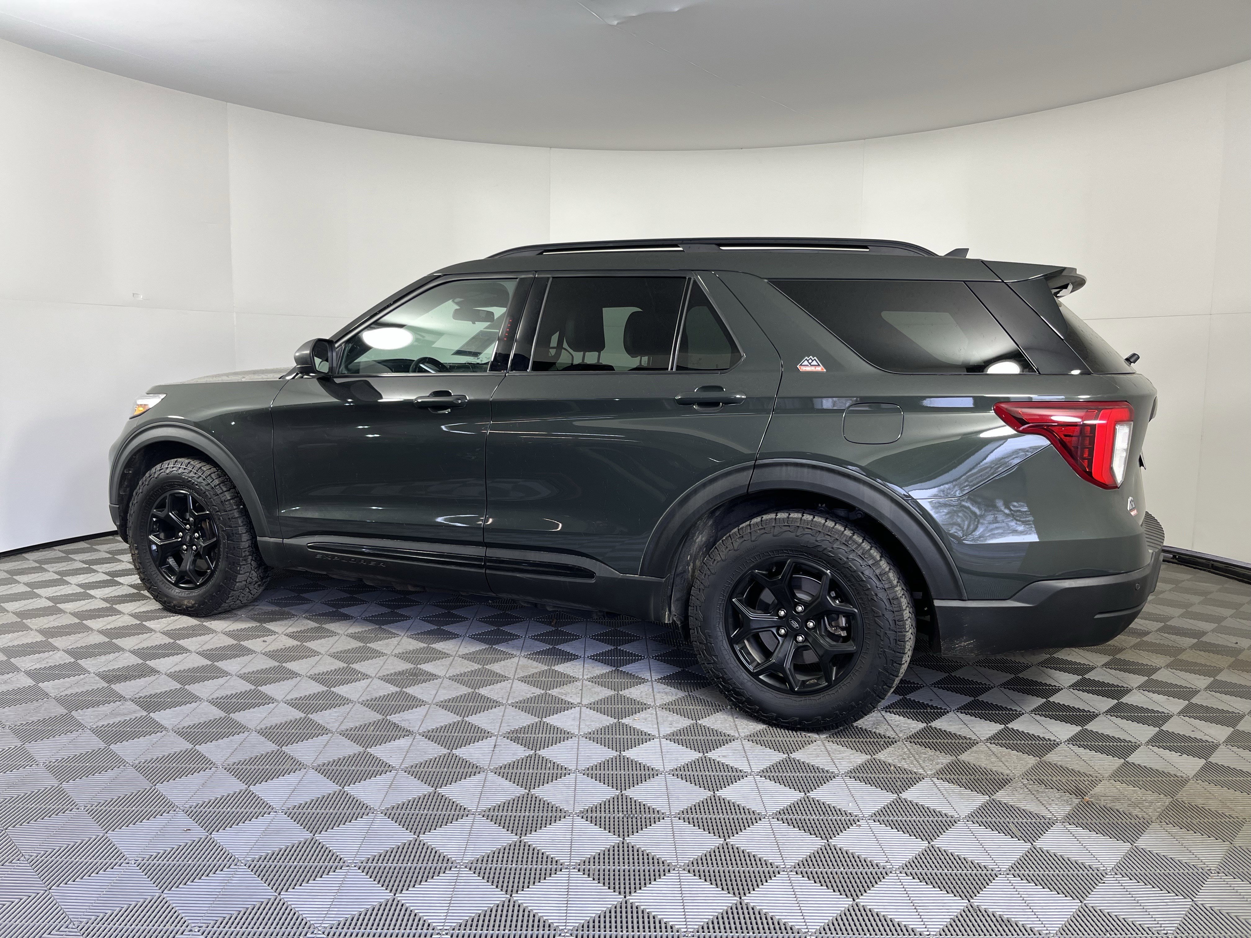 Used 2022 Ford Explorer Timberline image 2