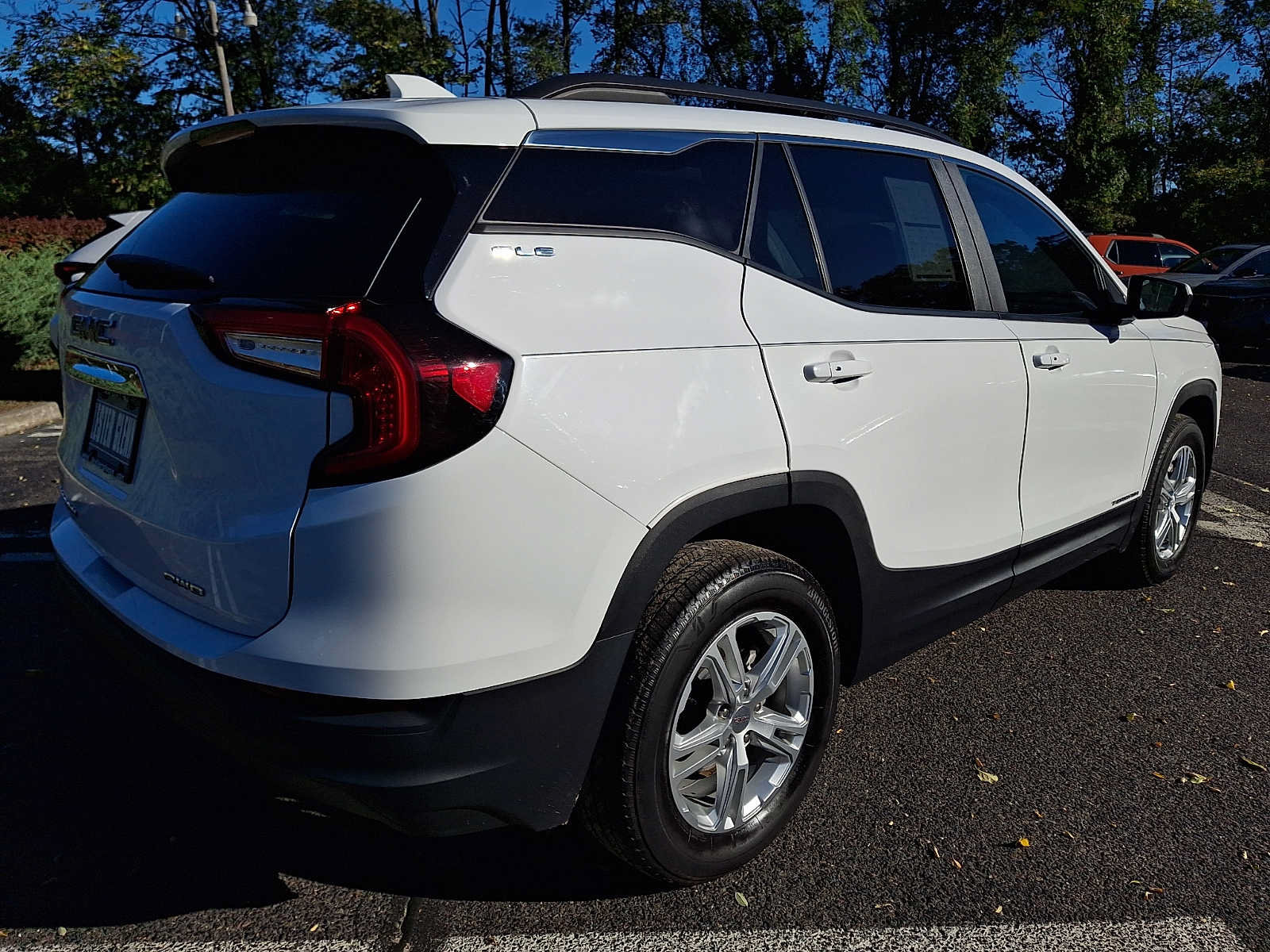 Used 2023 GMC Terrain SLE w/ Driver Convenience Package AWD/4WD image 6